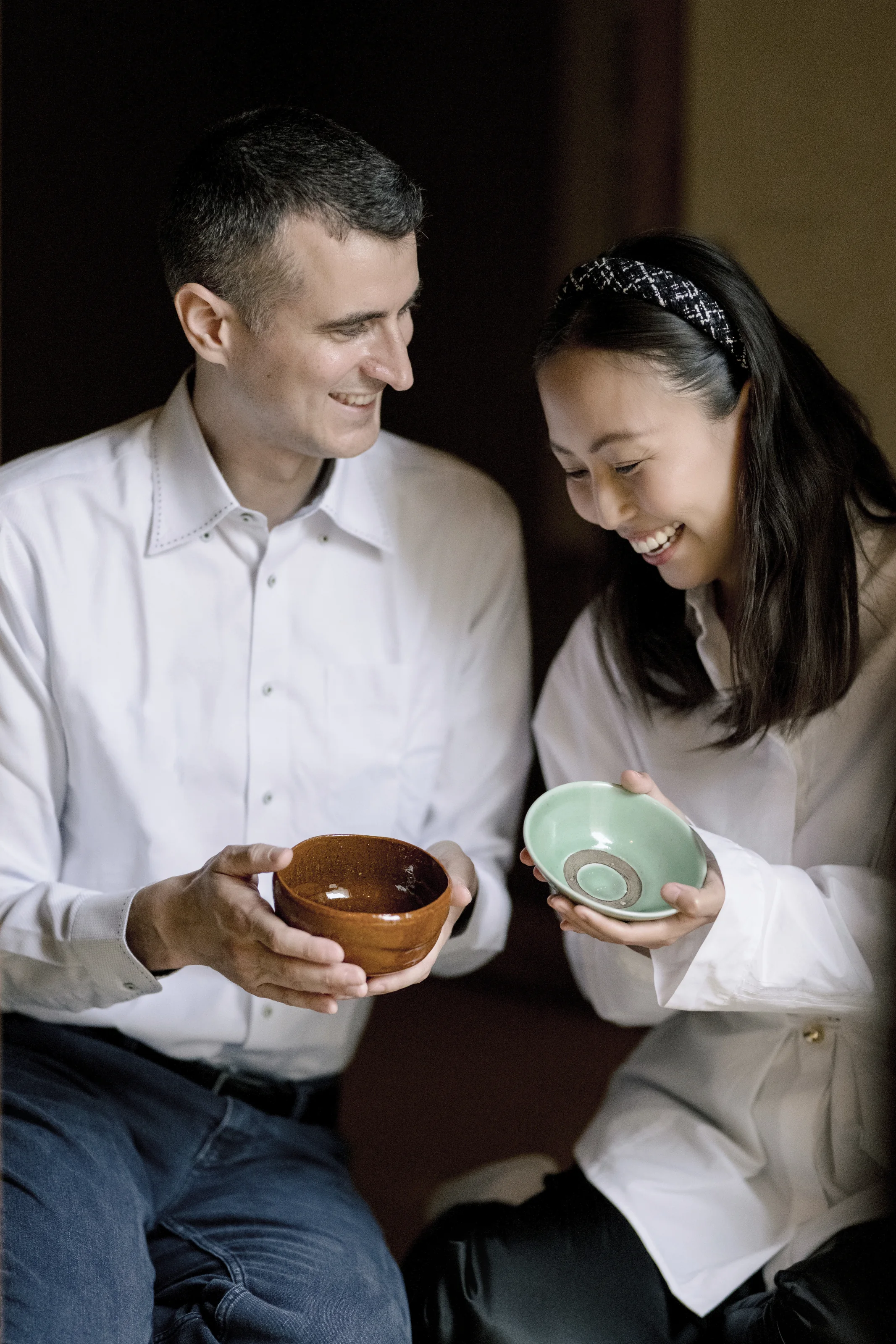 The two founders of Awayuki laugh together over a pair of tea bowls in a tatami room.