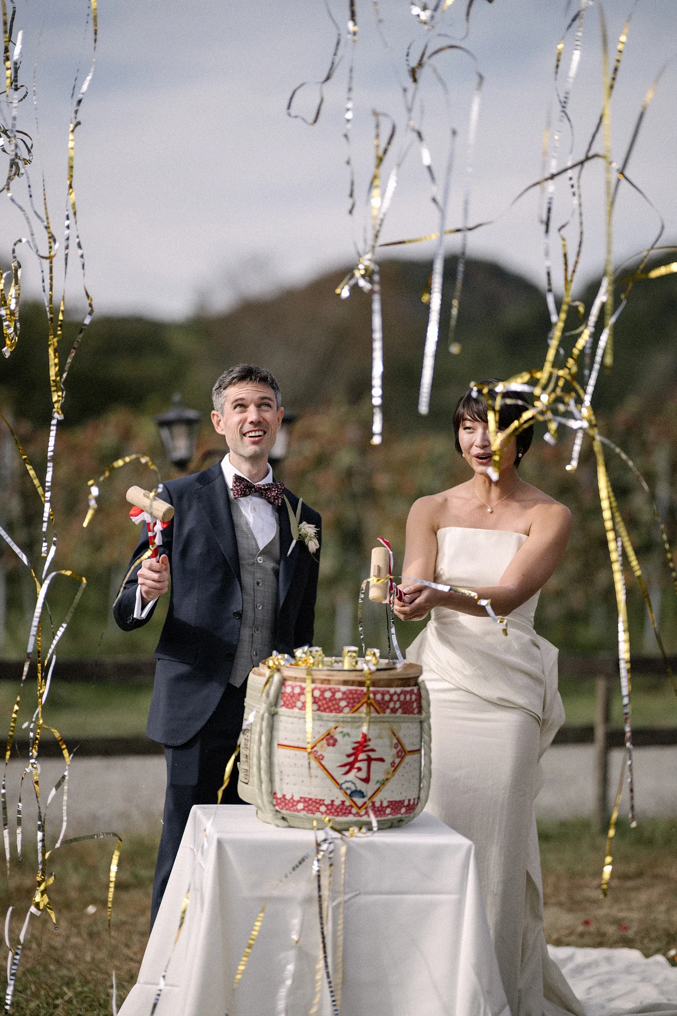 The couple break open a sake barrel in the kagami-biraki ceremony.